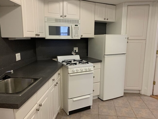 207 Park Dr, Unit 1E in Boston, MA - Building Photo - Building Photo