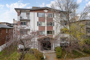 3875 Broadway Rue in Montréal, QC - Building Photo