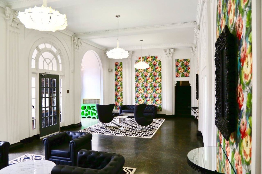 Oakland Apartments in Pittsburgh, PA - Building Photo