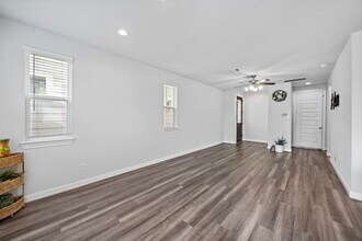 9913 Brickhouse Dr in Houston, TX - Foto de edificio - Building Photo