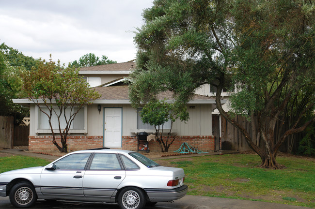 2408 Carta Ct in Sacramento, CA - Building Photo - Building Photo