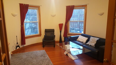 36 Alton Pl in Brookline, MA - Building Photo - Building Photo