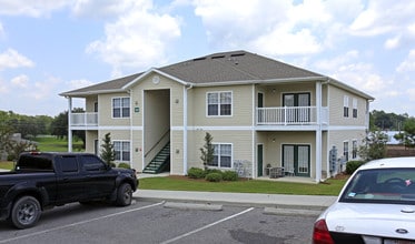 Arbours At Madison Apartments in Madison, FL - Foto de edificio - Building Photo
