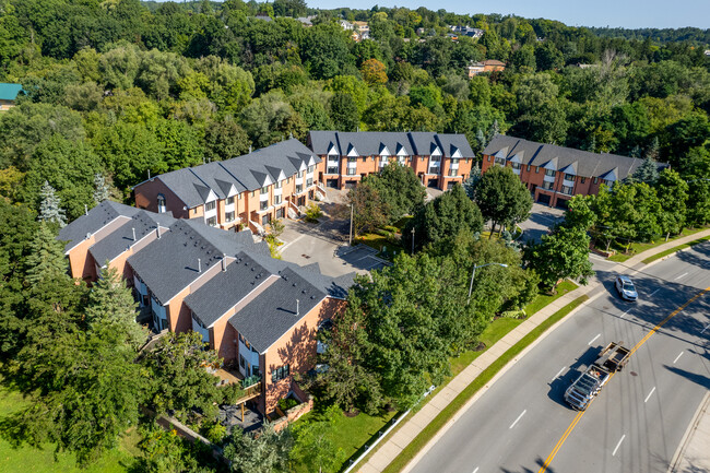 8050 Islington Av in Vaughan, ON - Building Photo - Primary Photo