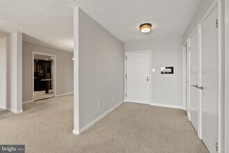 1101 S Arlington Ridge Rd in Arlington, VA - Building Photo - Building Photo