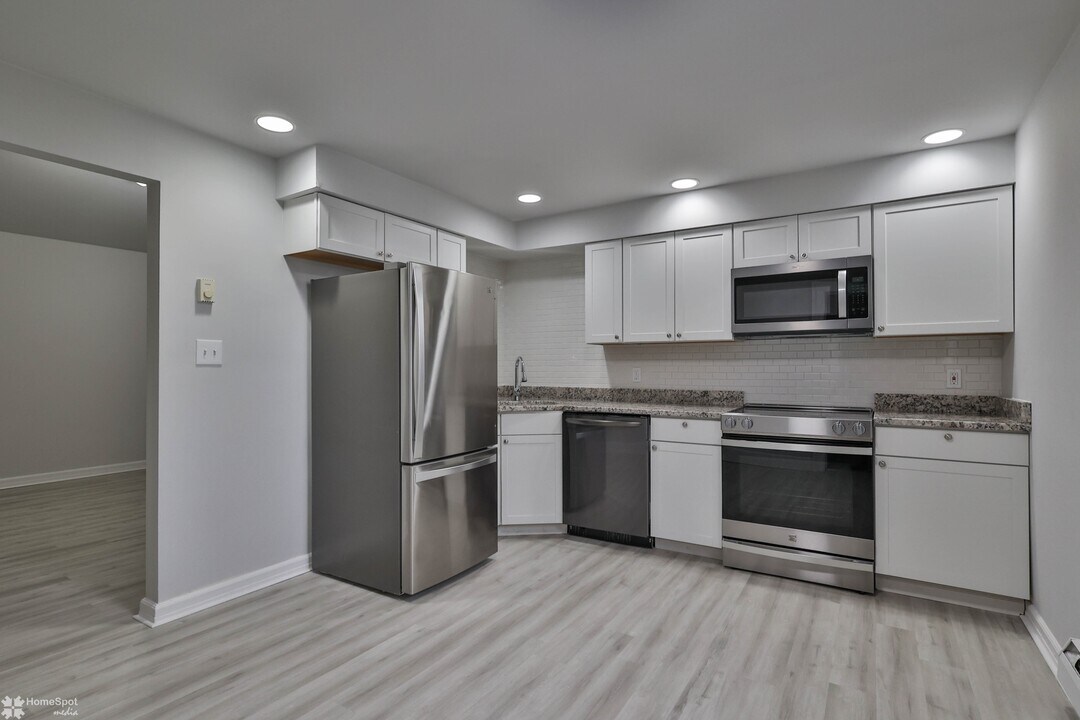 353 Broad St in Emmaus, PA - Building Photo