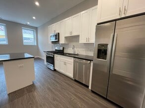 1730 W Greenleaf Ave in Chicago, IL - Building Photo - Building Photo