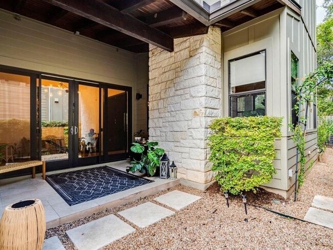 1502 Barton Hills Dr in Austin, TX - Foto de edificio - Building Photo