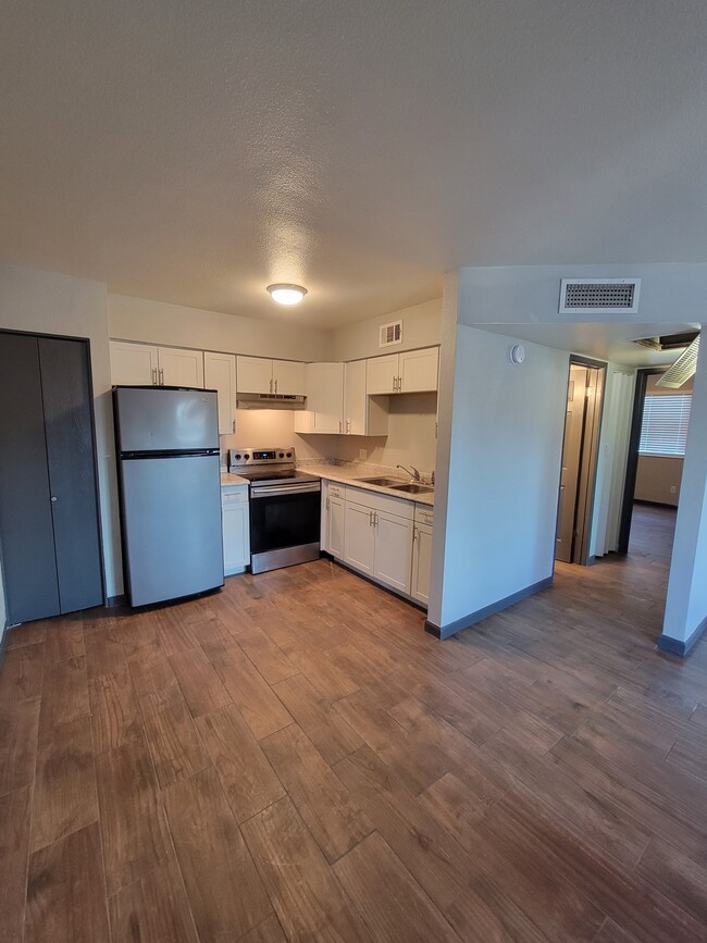 426 E Quail Ave in Apache Junction, AZ - Building Photo - Building Photo