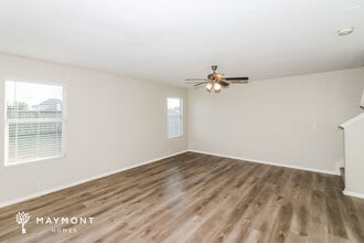 2323 Emory Knoll Dr in Fresno, TX - Foto de edificio - Building Photo