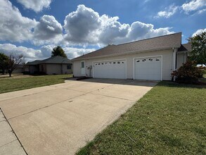 534 Eagle Ridge Dr in Chatham, IL - Building Photo - Building Photo