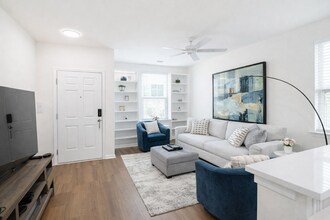 Room in Condo on Red Bud Ridge Ln in Austin, TX - Foto de edificio - Building Photo