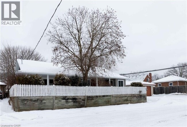 34 Close Ave in Cambridge, ON - Building Photo - Building Photo