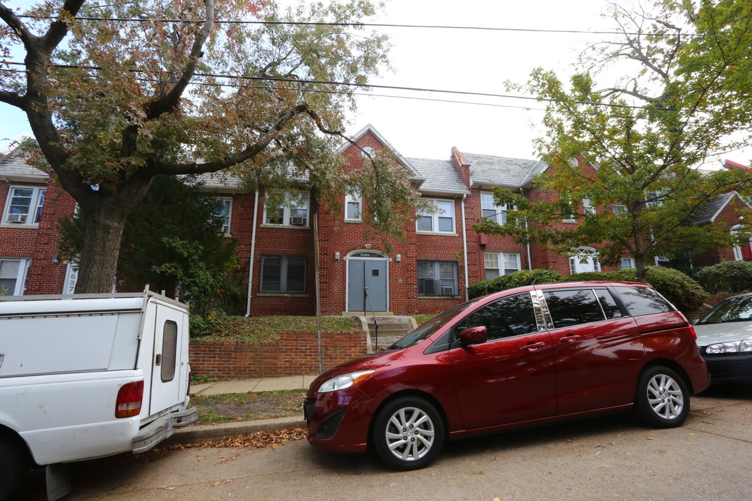 4833 3rd St NW in Washington, DC - Foto de edificio