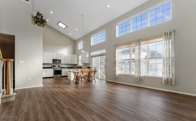 15 Colts Ln in Flemington, NJ - Foto de edificio - Building Photo