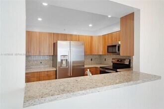 5101 Collins Ave in Miami Beach, FL - Building Photo - Building Photo