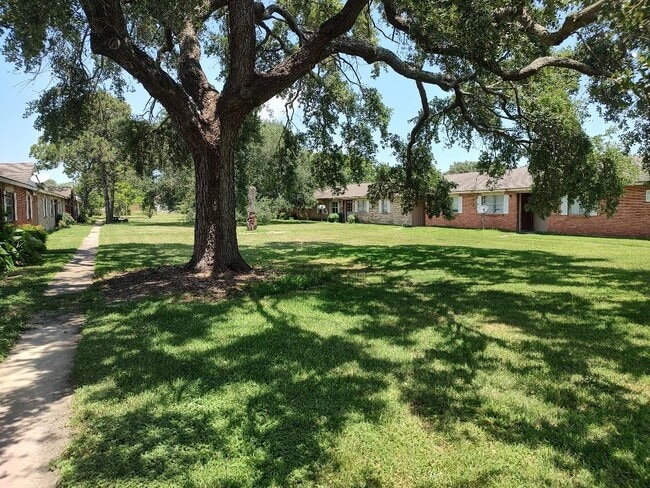 property at 2000 Bahama Dr