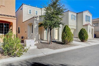 7696 W Trails Park Pl in Las Vegas, NV - Building Photo - Building Photo