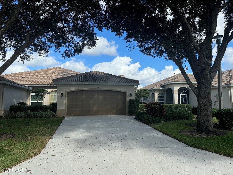 1888 Crestview Way in Naples, FL - Building Photo