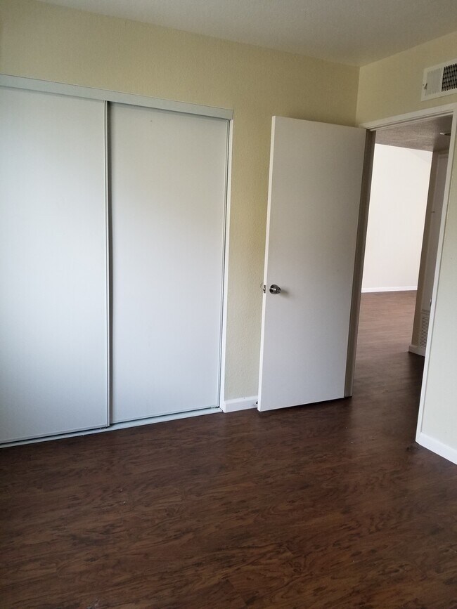 2284 Dunlop St in San Diego, CA - Foto de edificio - Building Photo