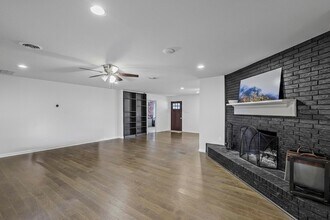 6244 Trail Lake Dr in Fort Worth, TX - Building Photo - Building Photo