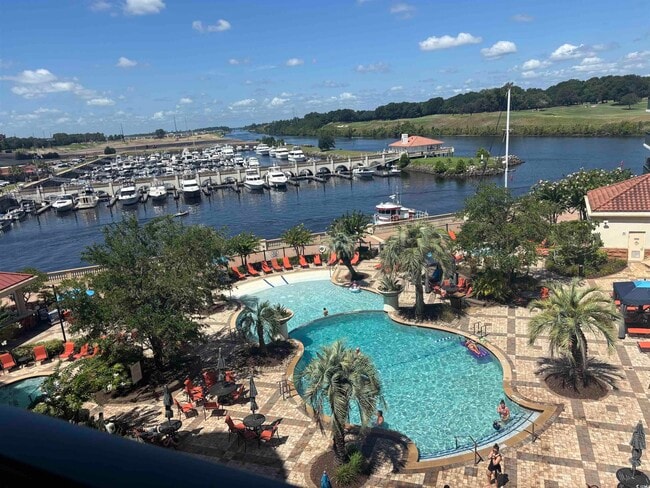 8121 Amalfi Pl in Myrtle Beach, SC - Foto de edificio - Building Photo