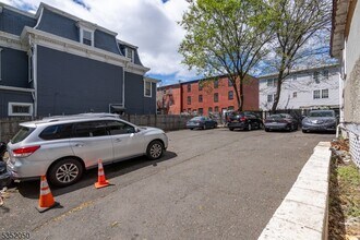 84 N 6th St-Unit -5 in Newark, NJ - Building Photo - Building Photo