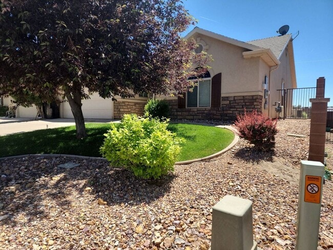 property at 1484 Southern View Dr