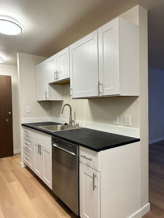 8714 35th Ave NE-Unit -201 in Seattle, WA - Building Photo