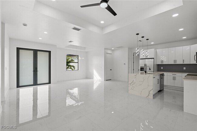 1921 NW 30th St in Cape Coral, FL - Foto de edificio - Building Photo