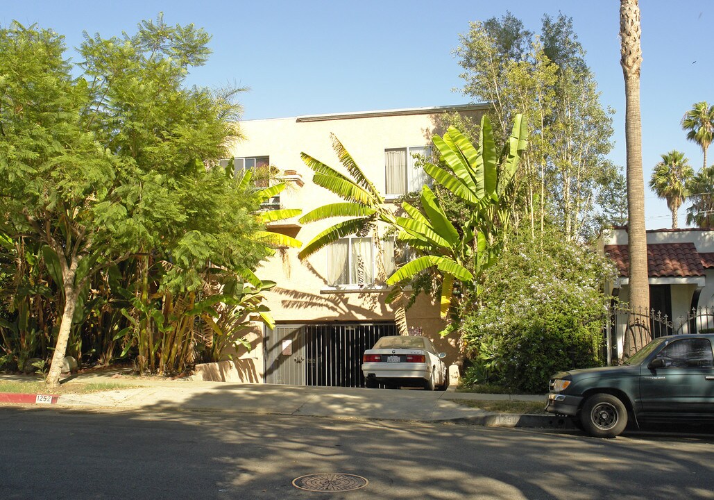 1252 N Formosa Ave in Los Angeles, CA - Building Photo