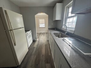 20735 Syracuse Ave in Warren, MI - Building Photo - Building Photo