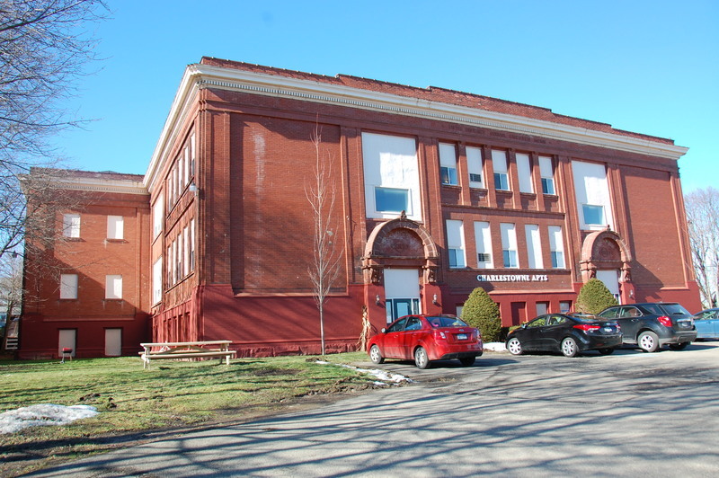 Charlestowne Apartments in Jamestown, NY - Building Photo