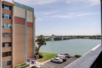 450 Treasure Island Causeway, Unit 404 in Treasure Island, FL - Building Photo - Building Photo