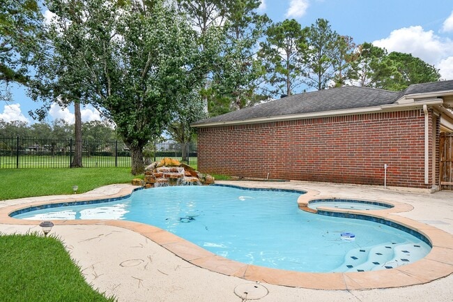 property at 5322 Pebble Way Ln