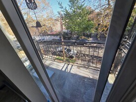 40-14 194th St in Queens, NY - Building Photo