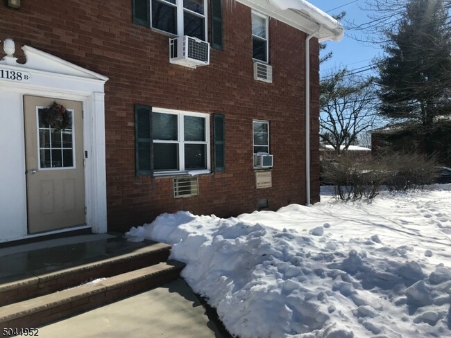 1138 Valley Rd-Unit -1B in Wayne, NJ - Foto de edificio - Building Photo