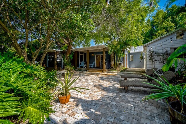 426 Eagles Nest Ln in Sarasota, FL - Foto de edificio - Building Photo