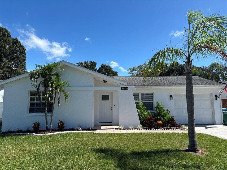 1863 Oak St N in Clearwater, FL - Building Photo