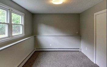 Millbrook Apartments in Storrs Mansfield, CT - Foto de edificio - Building Photo