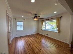 61 Center St in Chatham Township, NJ - Building Photo - Building Photo