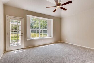 9132 Fainwood Ln in Austin, TX - Foto de edificio - Building Photo