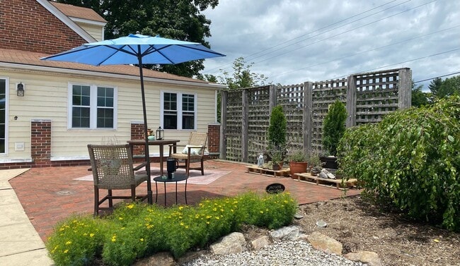 property at 1573 Thomas Ln