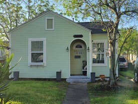 5319 Avenue O in Galveston, TX - Building Photo