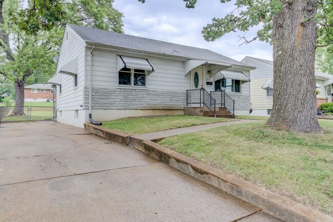 9541 Theodosia Ave in Overland, MO - Building Photo - Building Photo