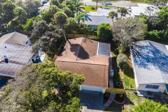 136 Valencia Dr in Ormond Beach, FL - Building Photo - Building Photo