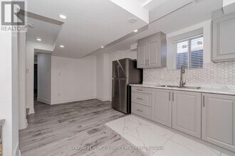 29 Jessop Dr in Brampton, ON - Building Photo - Building Photo