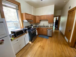 2217 N Magnolia Ave, Unit 2 in Chicago, IL - Building Photo - Building Photo