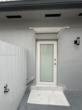 16242 SW 42nd Terrace in Miami, FL - Building Photo - Building Photo