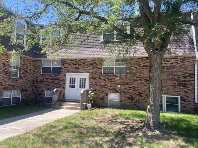 property at 1460 Meadowview Dr